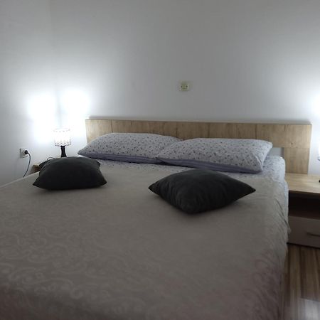 Apartment & Room Toma 스몰리야나크 외부 사진