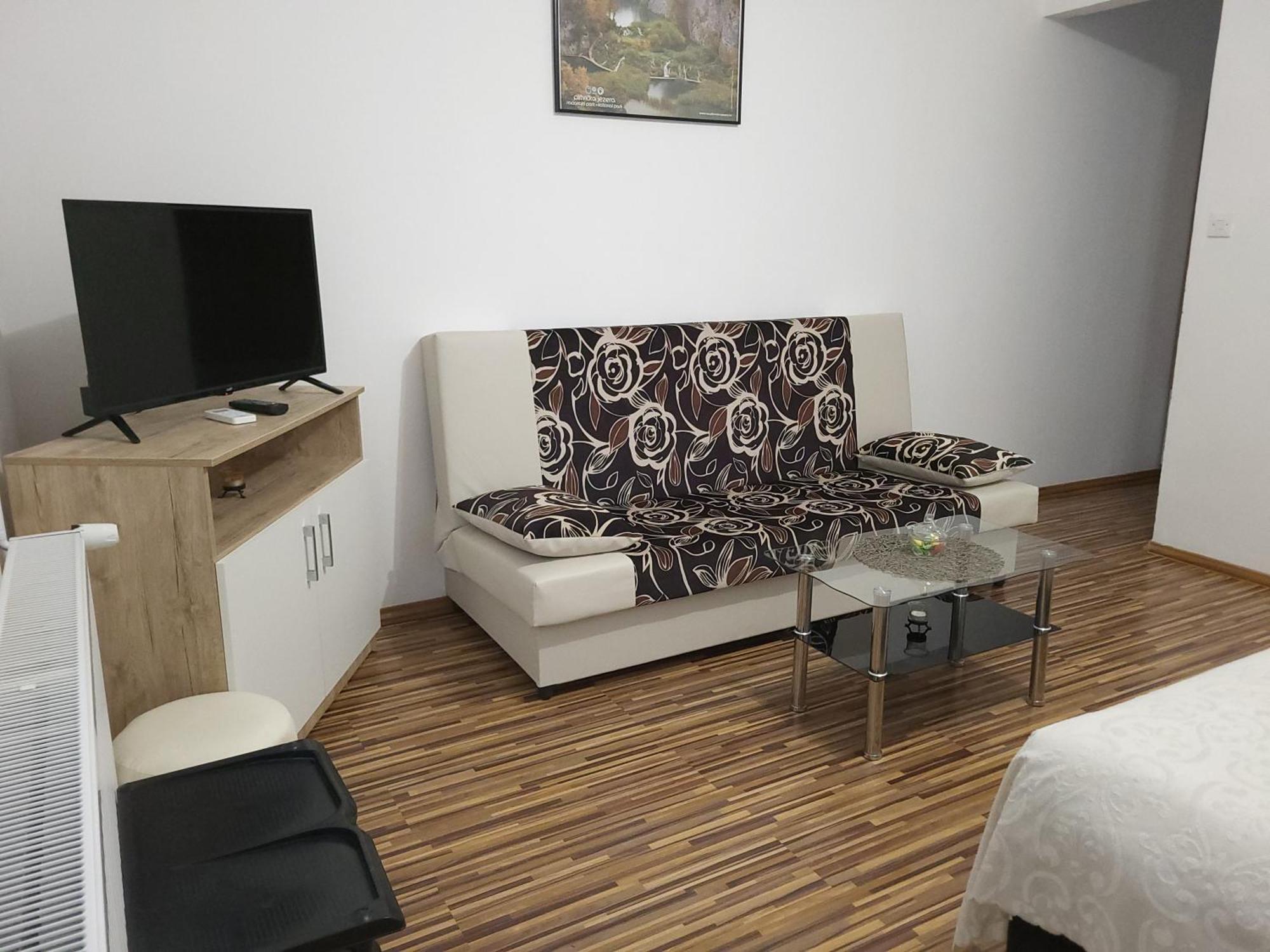 Apartment & Room Toma 스몰리야나크 외부 사진