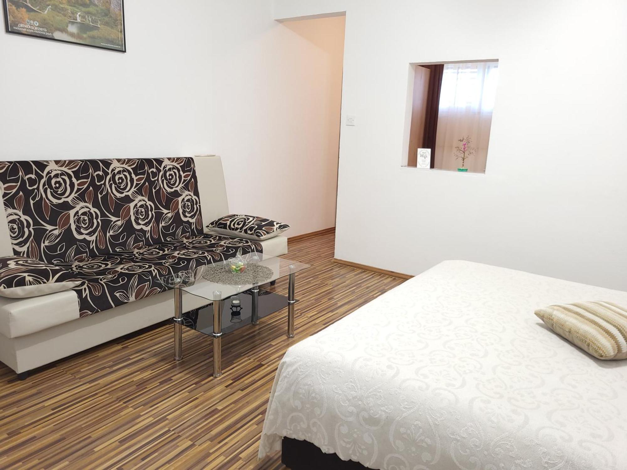 Apartment & Room Toma 스몰리야나크 외부 사진