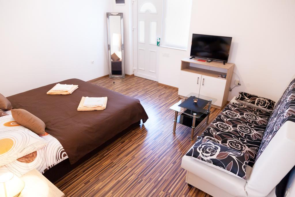 Apartment & Room Toma 스몰리야나크 외부 사진